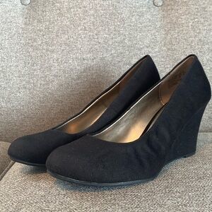 Dexter Black Suede Wedges size 9